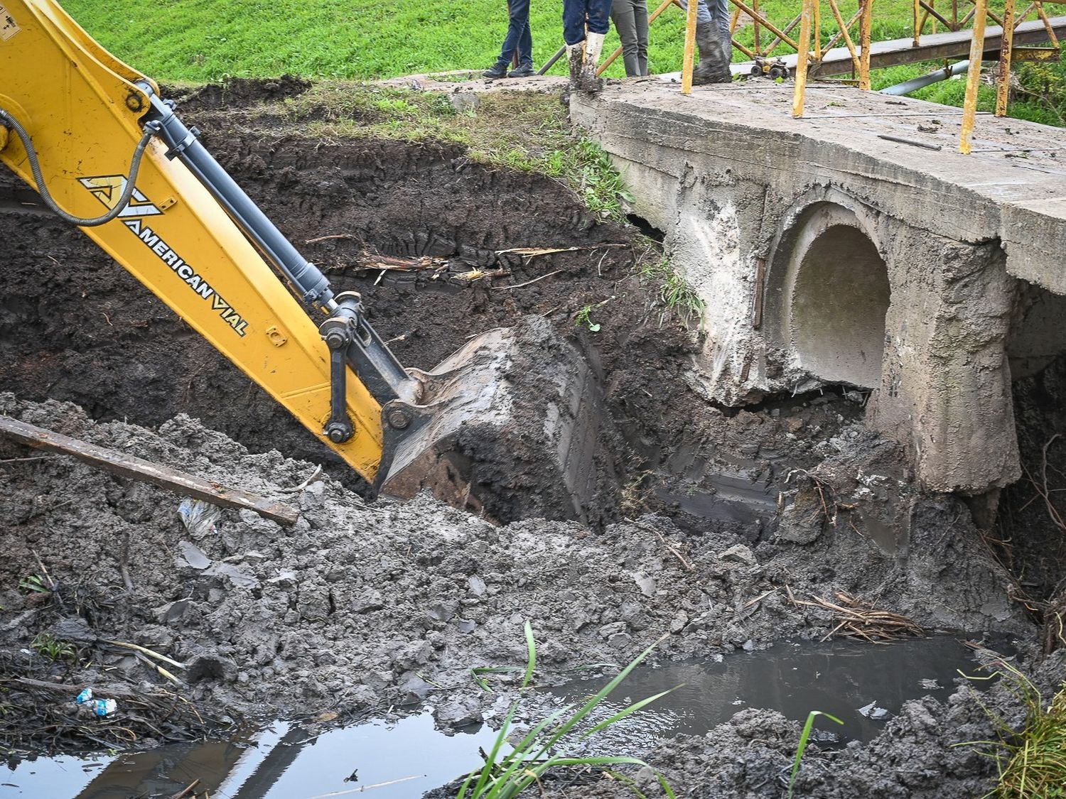 Construyen un nuevo puente peatonal en la vinculación de los barrios Don Pablo y Molinari