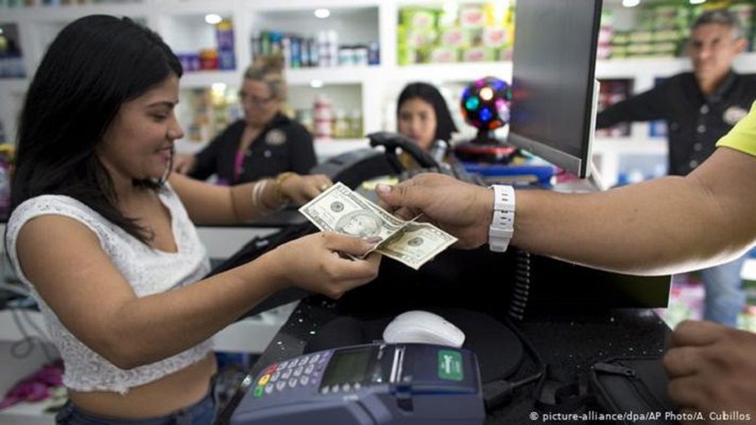 «Es una camisa de fuerza que no quiere usar»: Maduro jamás aceptará la dolarización formal de la economía