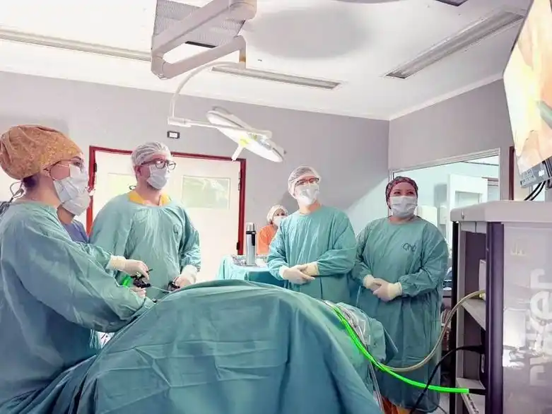 HAC: se realizó por primera vez en un 
hospital público la cirugía Mini-Lap