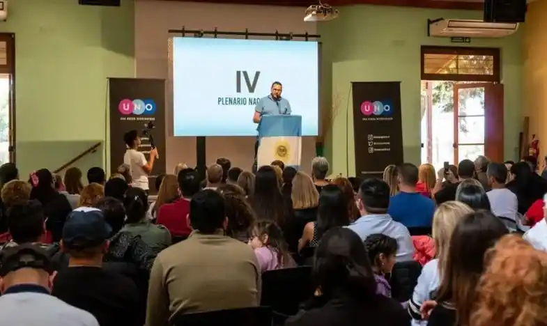 La grey evangélica, a dos puntas: respalda a Rogelio Frigerio, pero pone unas fichas a Sebastián Etchevehere