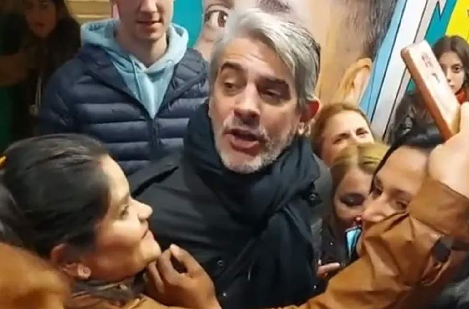 El escrache a Pablo Echarri a la salida del teatro:  «Vos y todos los K no van a poder caminar por la calle»