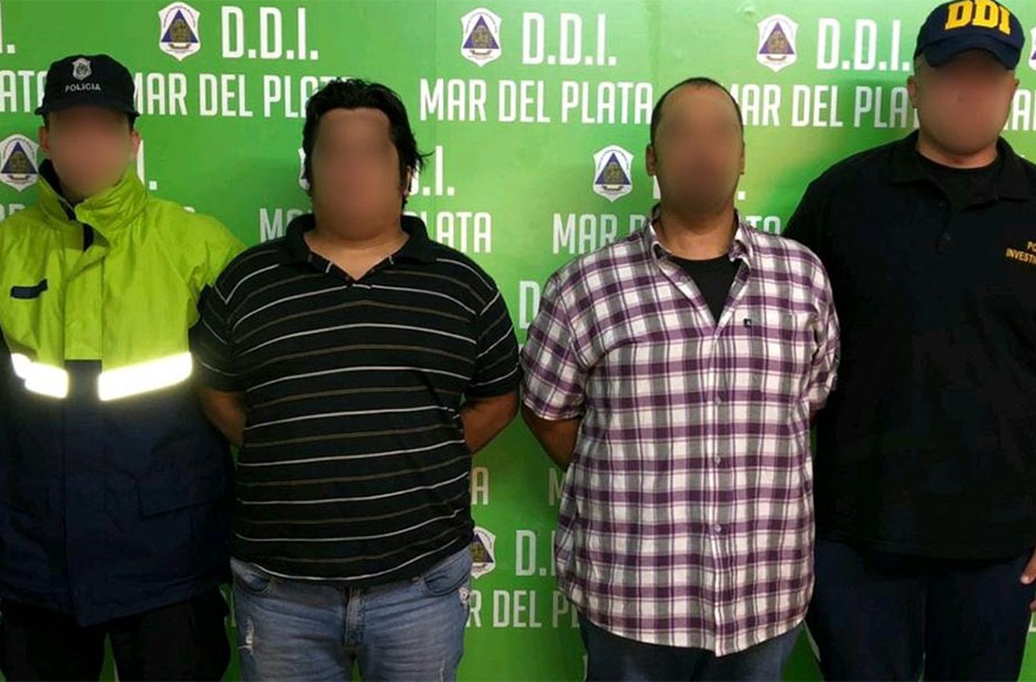 Detienen a dos hombres que intentaron pedir un crédito con documentos falsos