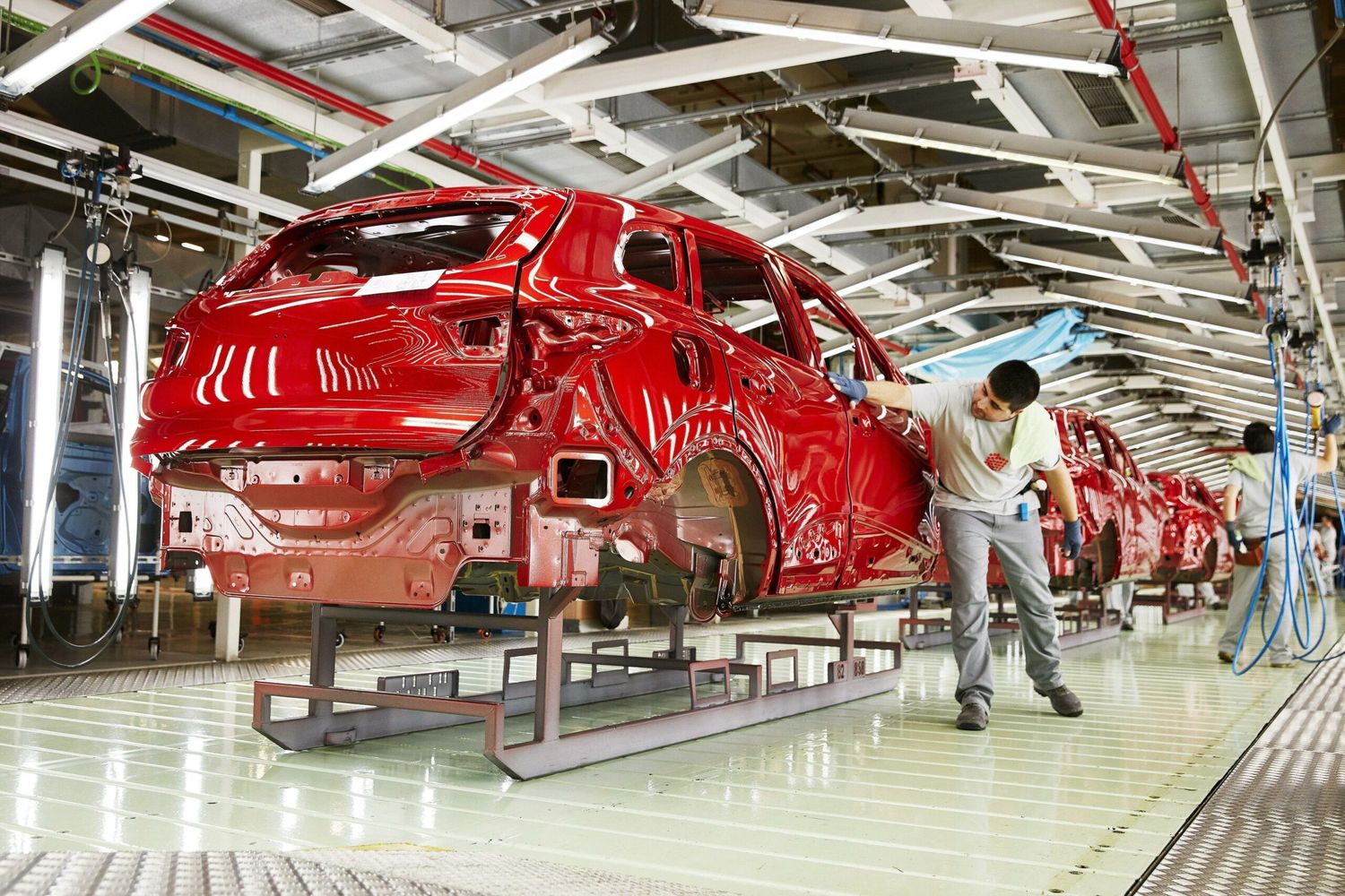 La producción de vehículos en junio creció un 20,3%