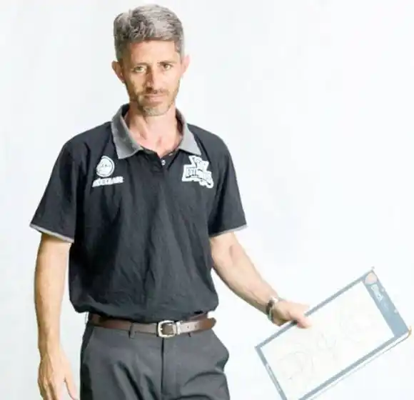 Alejandro Elizalde deja el cargo de entrenador en jefe de Estudiantes en la Liga Argentina