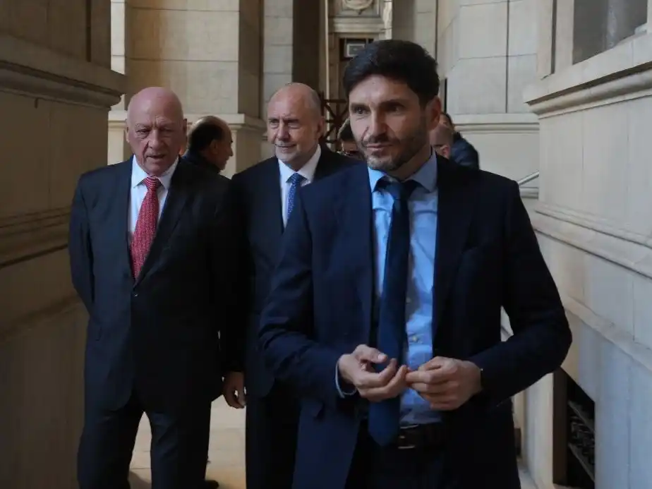 Pullaro asistió acompañado de los exgobernadores Omar Perotti y Antonio Bonfatti.