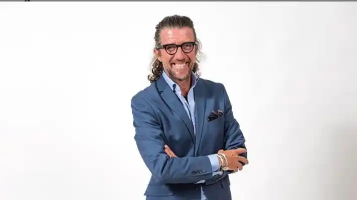 OTRO SHOW: Colate llega con la policía a casa de Paulina Rubio