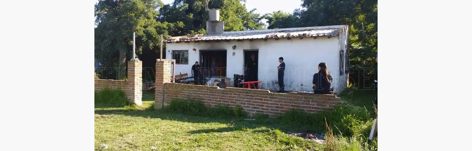 Murieron tres niños tras el incendio de una casa en Batán