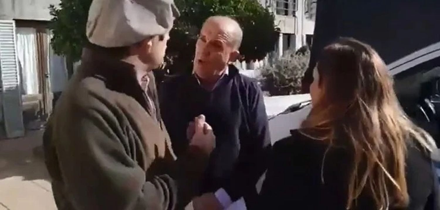 El video de la violenta reacción del intendente Pablo Zurro durante una protesta en Pehuajó: "¿Quién sos vos, flaco?"