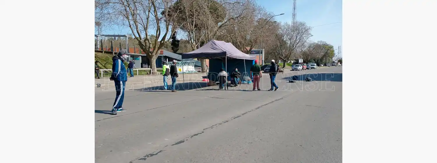 Choripaneros vuelven a cortar el COM: "Queremos trabajar en vez de estar perdiendo el día acá"