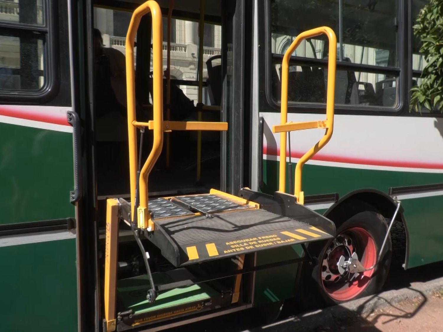 Presentaron tres unidades accesibles del transporte público de pasajeros