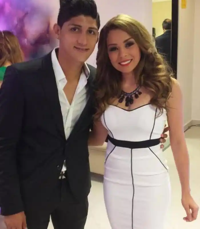 Alan Pulido y Gaby Ramirez, en buenos tiempos