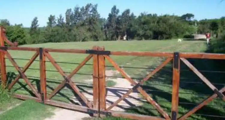 Le asestaron un machetazo en la cabeza durante un asalto