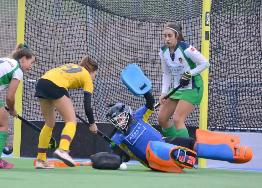 Regresó de España antes del avance de la pandemia con otra positiva experiencia en el hockey