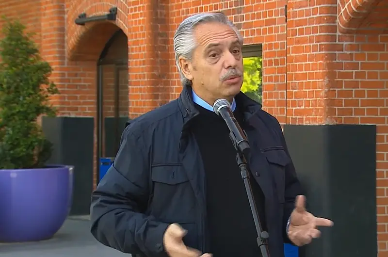 Alberto Fernández apenas habló 62 segundos ante la prensa.