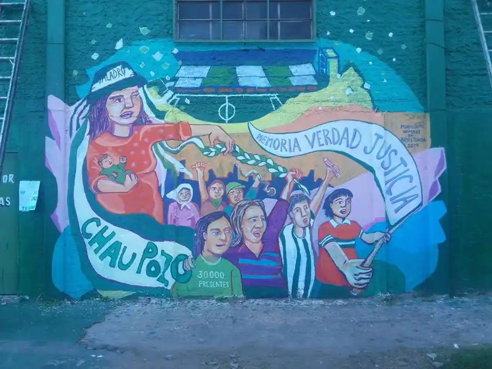 Hinchas del Taladro homenajearon a desaparecidos del ENAM y el "Pozo de Banfield"