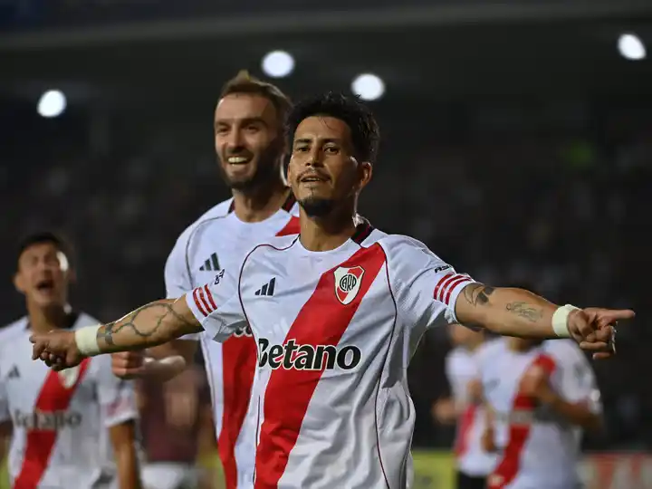 River ganó sobre la hora y quedó a un paso de clasificar en la Sudamericana