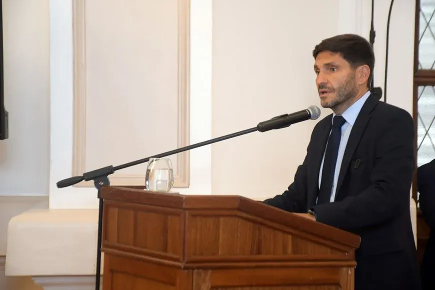 Les pido que el lunes lleven a sus hijos a la escuela”, dijo Pullaro.