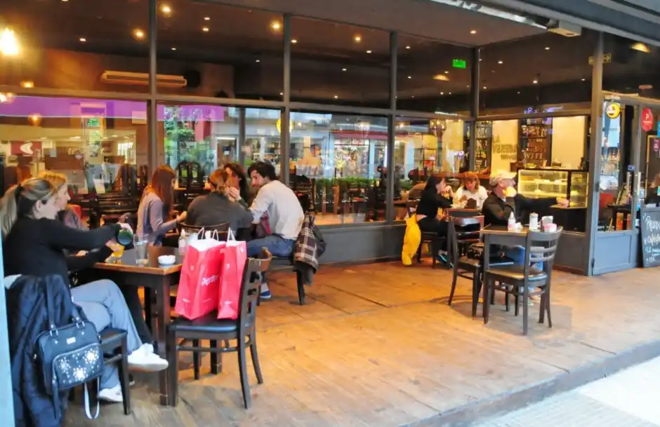 Cuarentena en Tandil: Gastronómicos acataron restricciones y atienden solo con mesas afuera