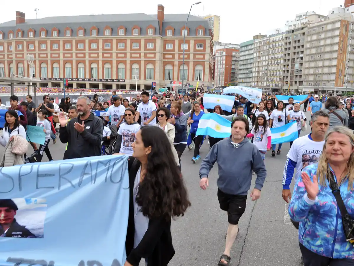 Familiares de tripulantes del submarino San Juan piden la presencia de Macri