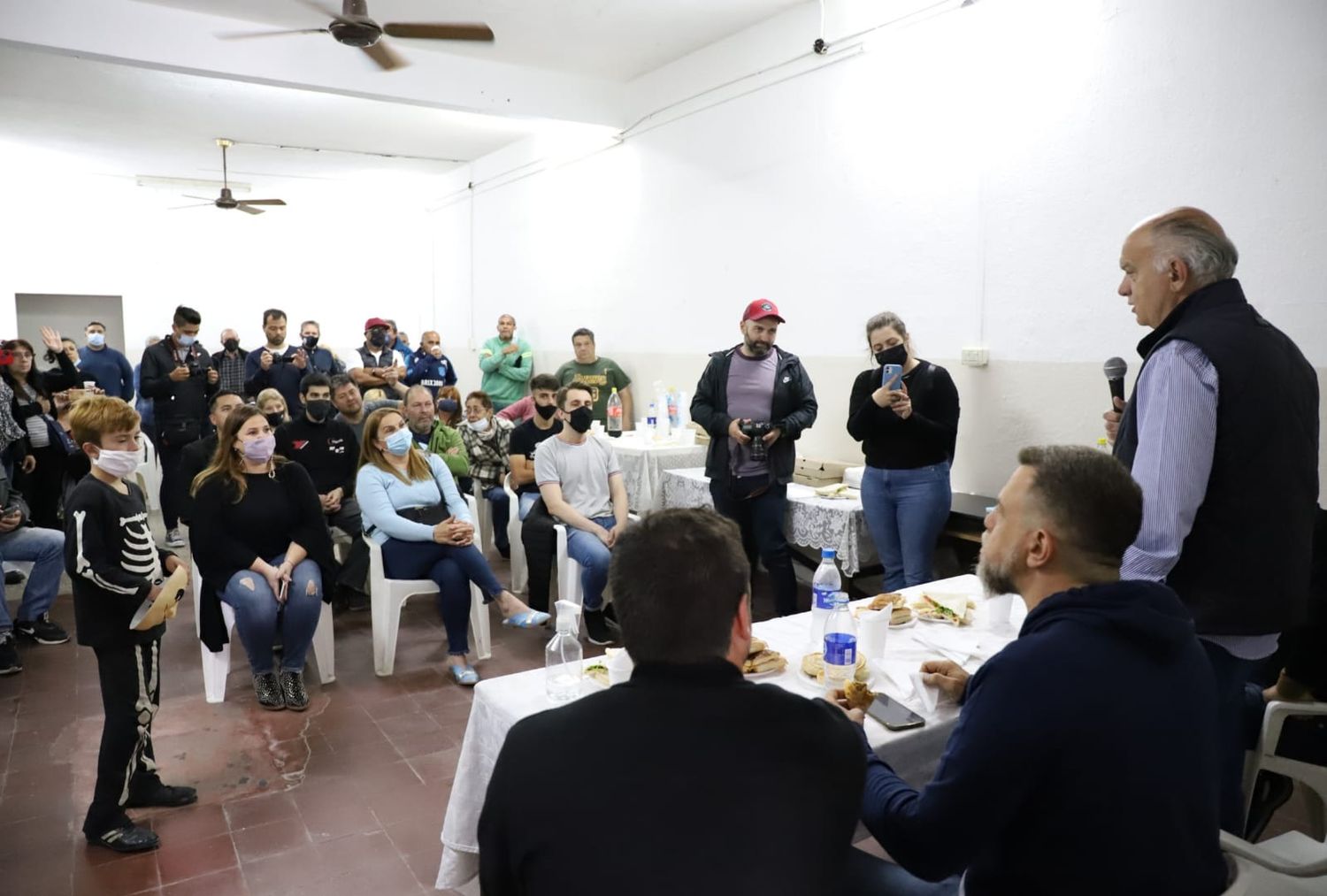 Grindetti se reunió con comerciantes de Monte Chingolo y llamó a "fortalecer el trabajo mancomunado"  