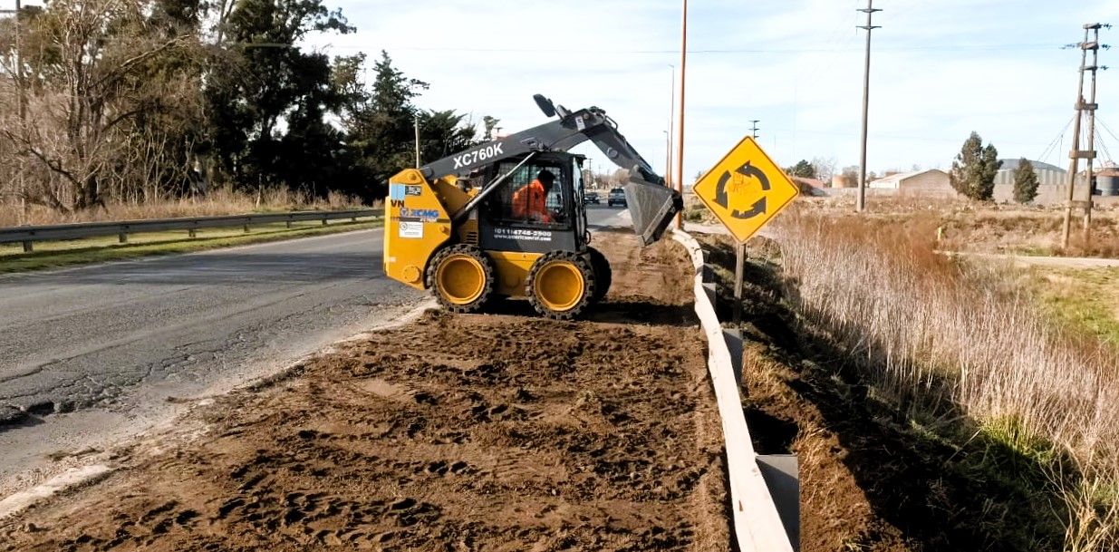 Vialidad Nacional ejecuta tareas de mantenimiento de banquinas en ruta 228