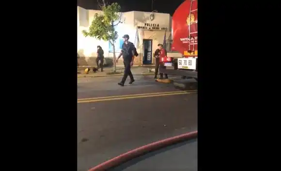Un incendio desatado en una comisaría de Pergamino terminó con mujeres policías y detenidas internadas en el Hospital