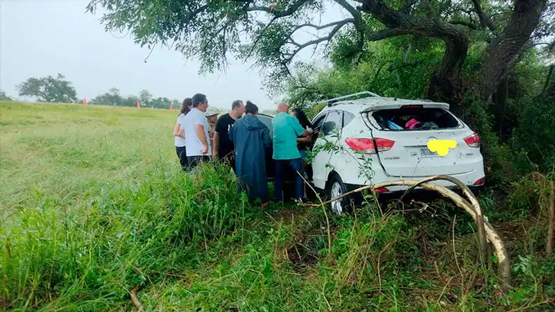 Ruta Nº12 : dos heridos graves tras despistar y volcar su vehículo