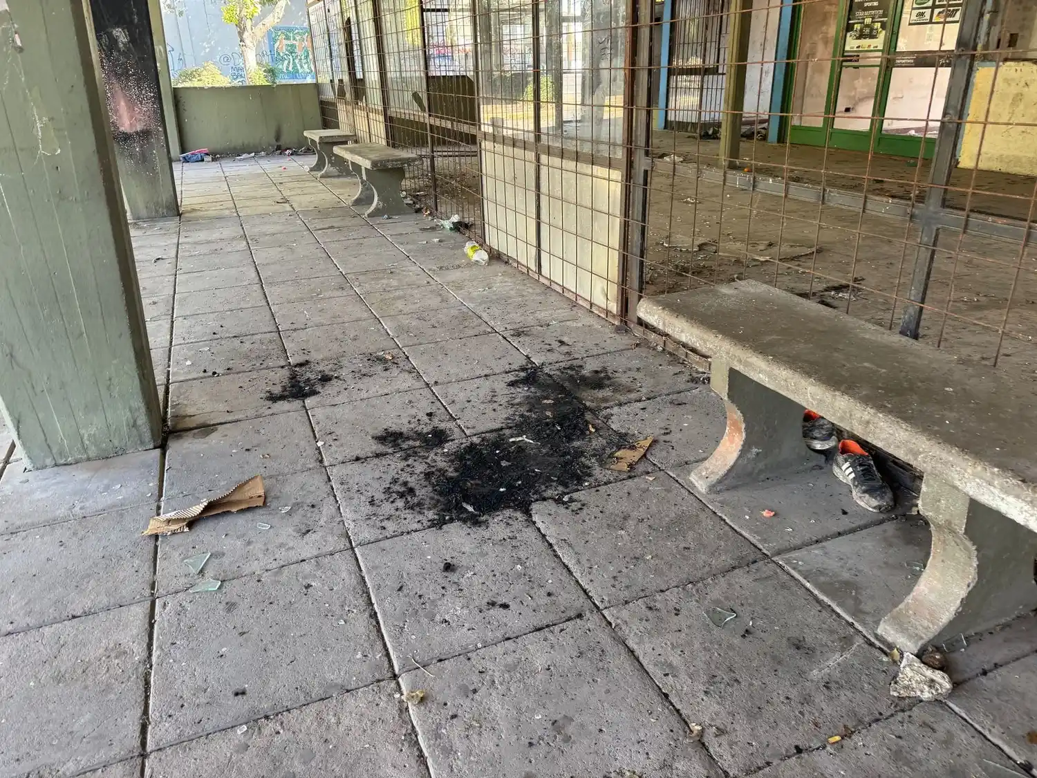 fogata en vieja terminal