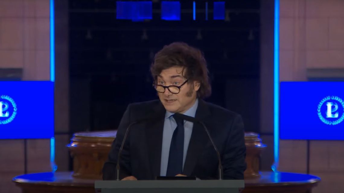 Con un breve acto, Milei presentó el nuevo nombre del ex CCK: Centro Cultural Palacio Libertad “Domingo Faustino Sarmiento”