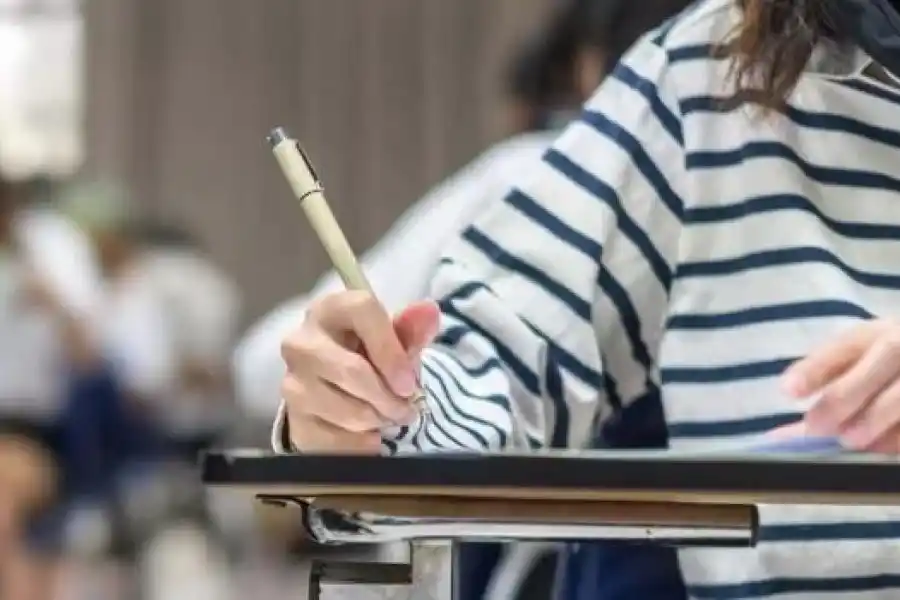 En 20 años de educación, 1 de cada 5 egresados termina la escuela secundaria en modalidad para adultos