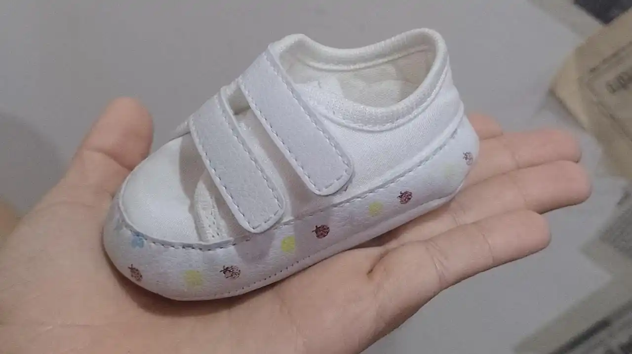 Zapatito de bebé encontrado en calle Libertad