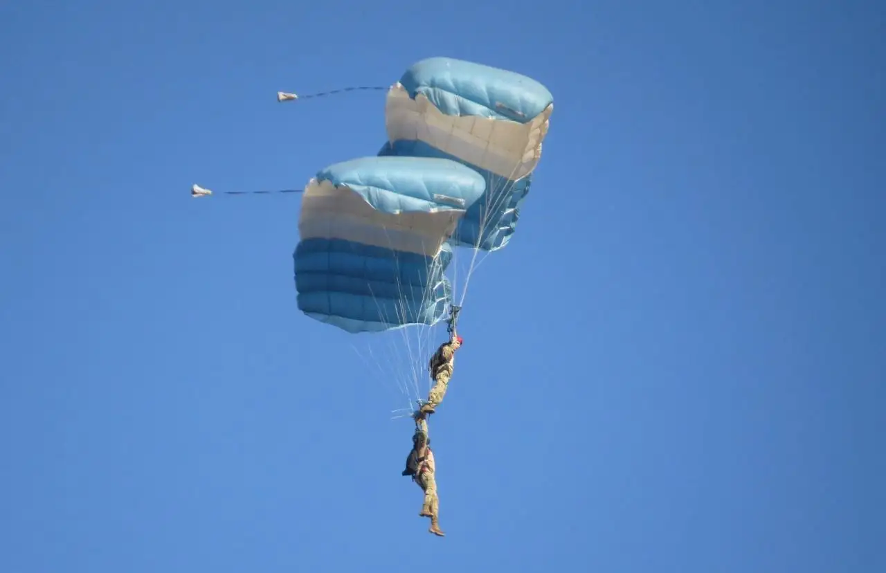 IMPRESIONANTE PRESENCIA MILITAR EN RAFAELA POR EL CENTENARIO DE SU AERO CLUB - 3