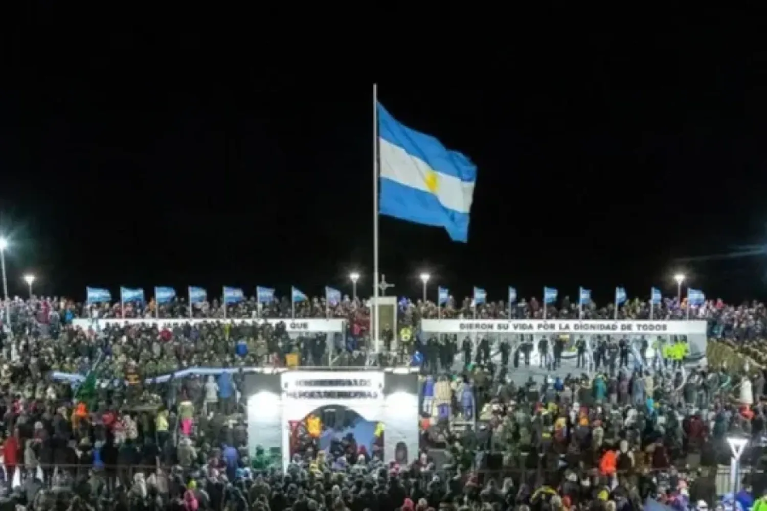 Los gobernadores patagónicos encabezan la Vigilia de Malvinas sin participación de autoridades nacionales