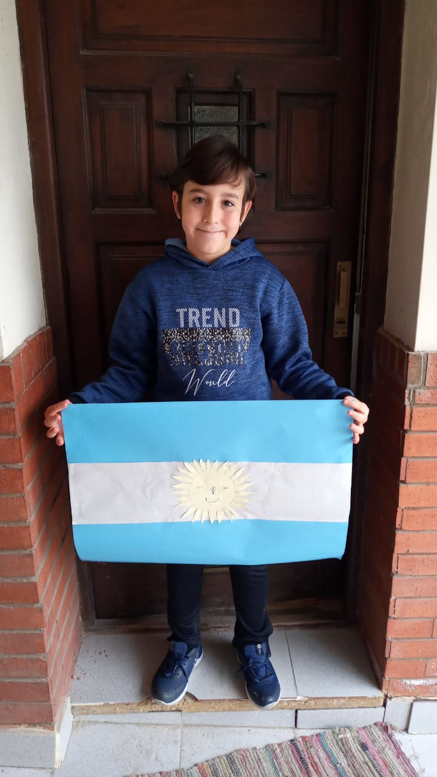 Alumnos de cuarto año de la Escuela 34 realizaron un homenaje a la bandera en su día