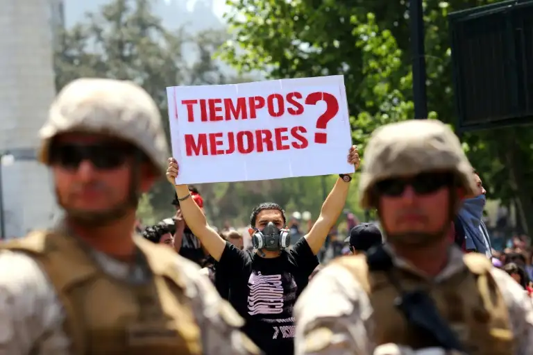 Las protestas no ceden en un Chile perplejo y expectante