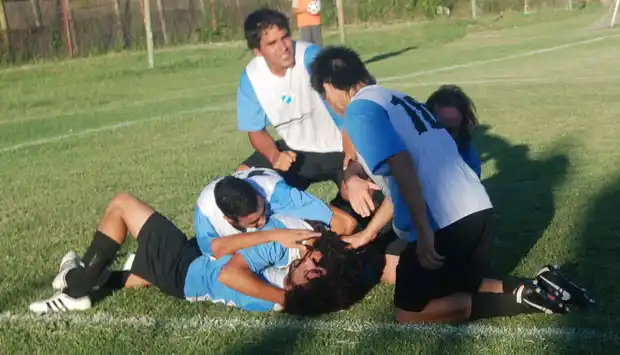 Defensores recibe a Agrario Rocamora en el Municipal