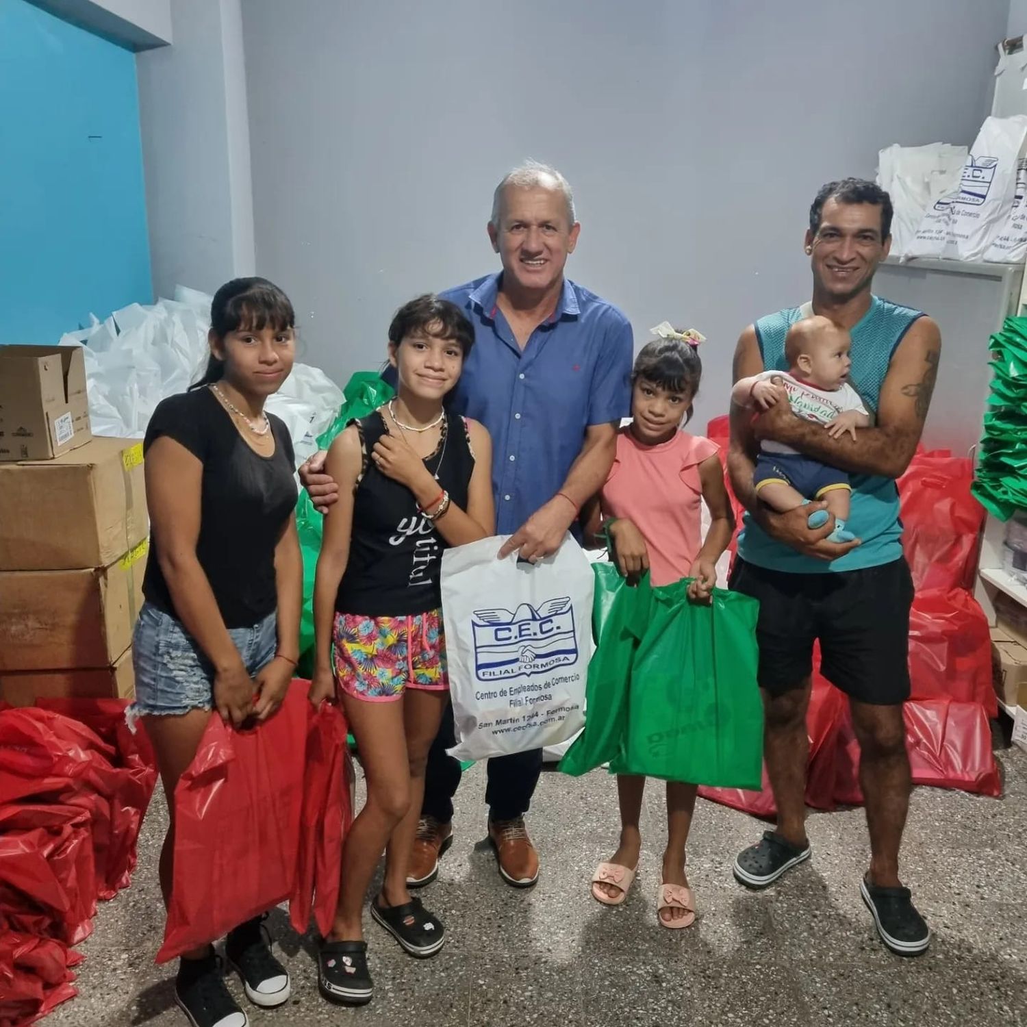 El CEC Formosa entrega gratis kits escolares a sus afiliados