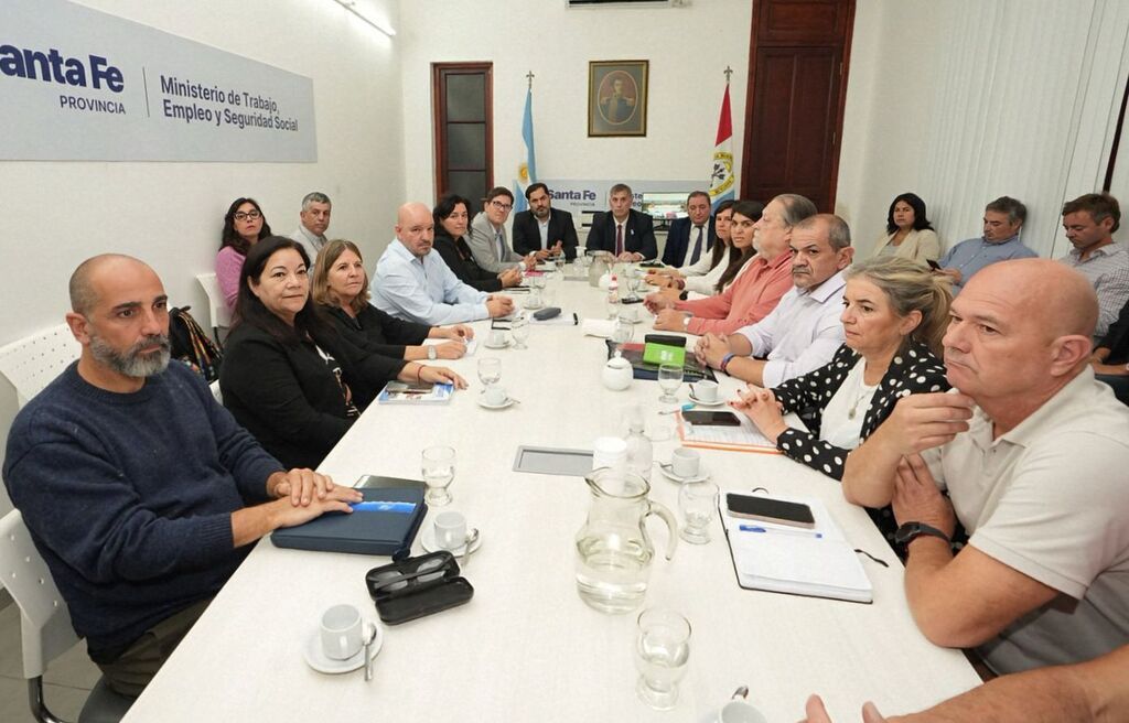 Los ministros Goity y Olivares presentaron la propuesta oficial, que se divide en tres tramos