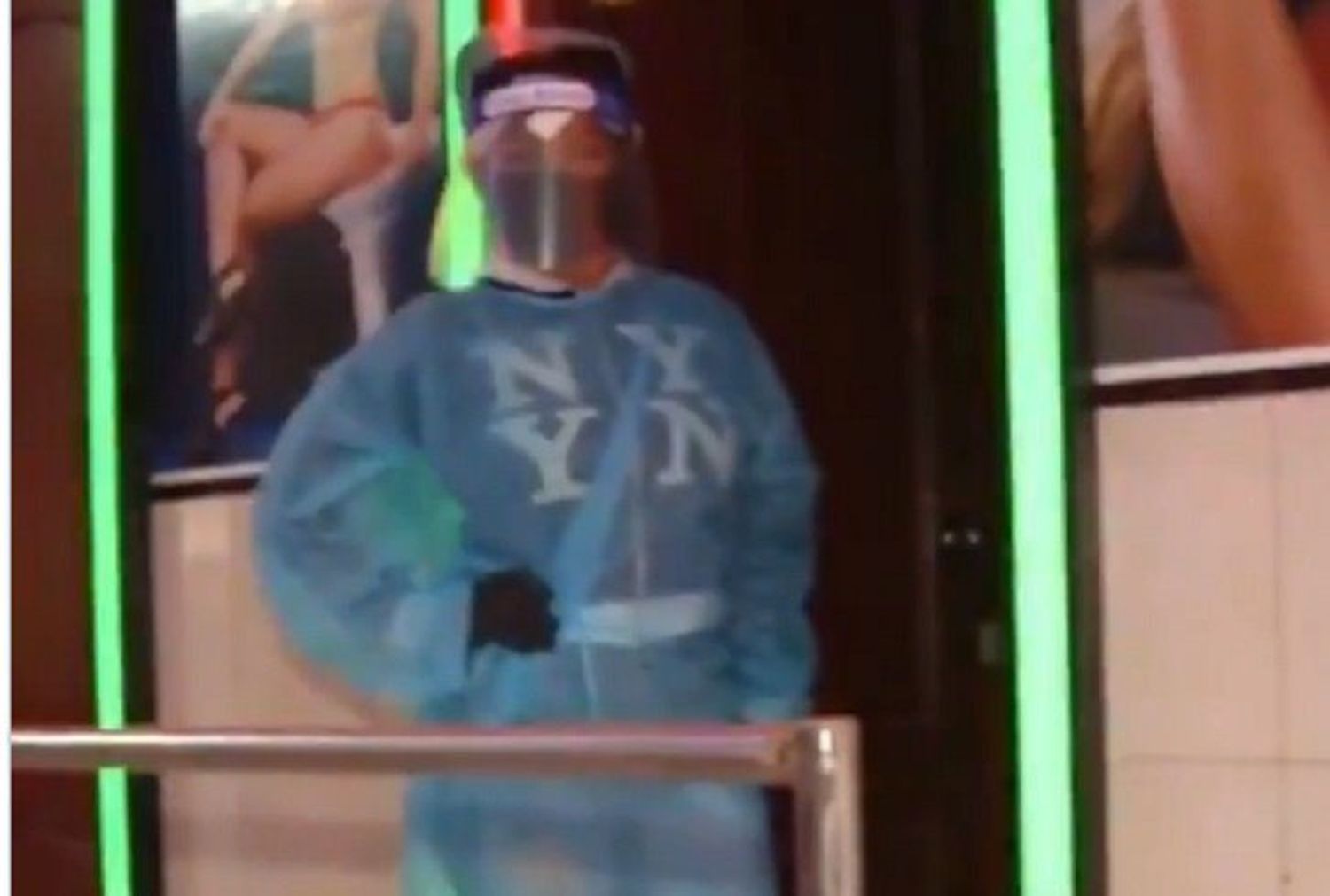 Trabajadoras sexuales en Ecuador utilizarán trajes de bioseguridad para prevenir COVID-19