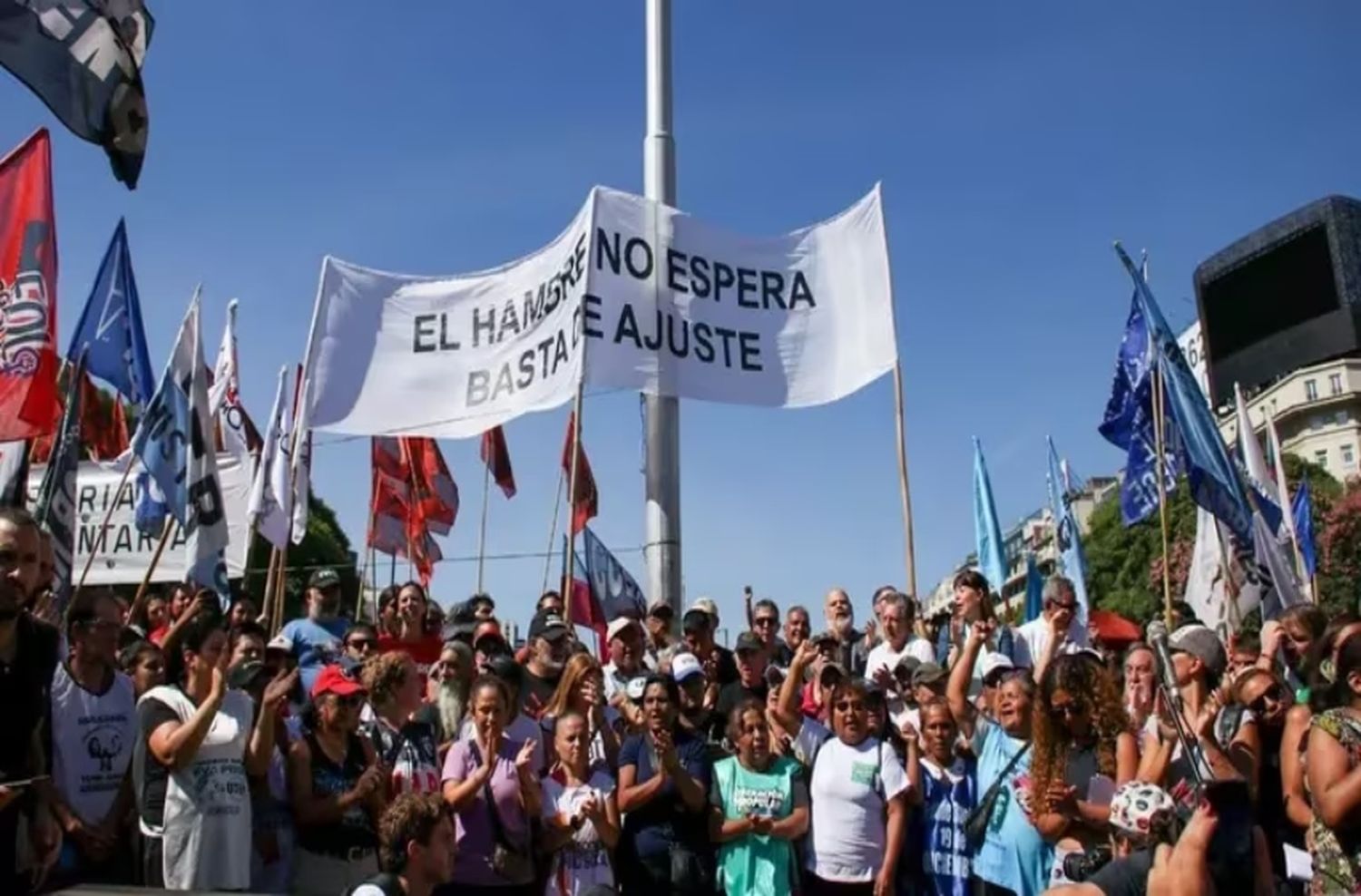 Organizaciones sociales, piqueteros y partidos de izquierda marcharán al Congreso durante el discurso de Milei