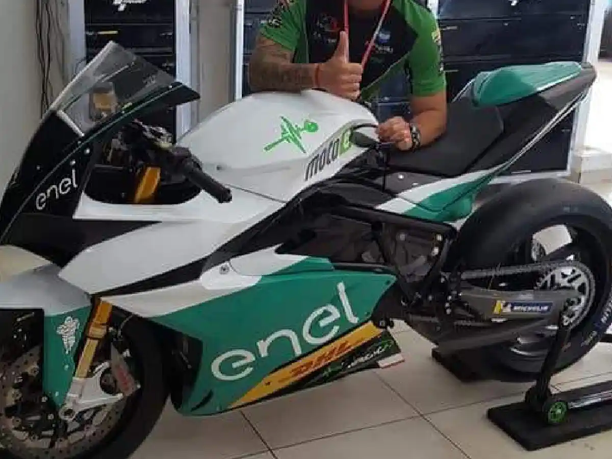 Porto presenta la moto eléctrica 