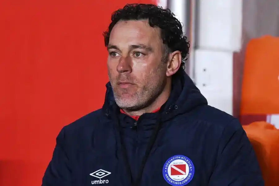 Gabriel Milito llamó a un excompañero de Lionel Messi y leyenda del fútbol, para jugar en Argentina