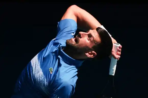 Novak Djokovic se retiró de la semifinal del Australian Open tras el primer set