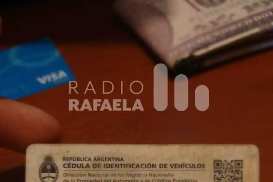 Persona con suerte: Policía halla su billetera perdida en Ruta Provincial N° 13 y se la devuelven