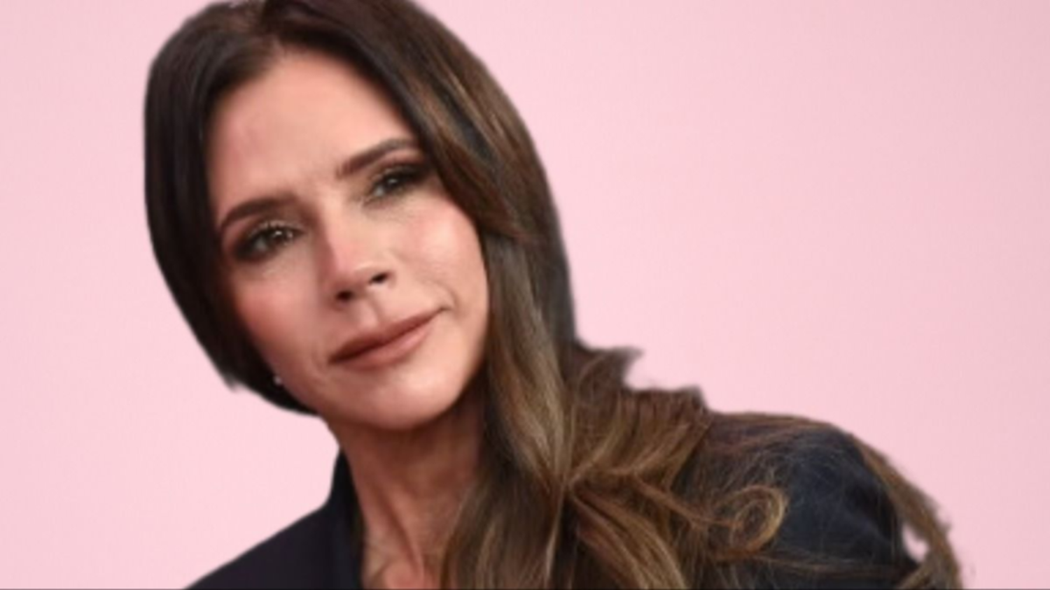 Victoria Beckham sorprende con un look natural sin maquillaje