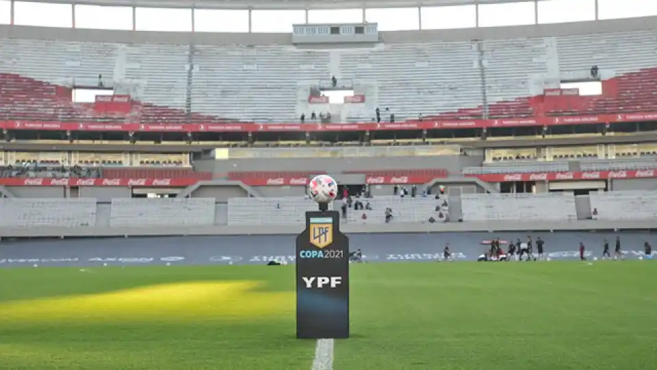 Nuevas restricciones: ¿Qué pasará con el fútbol profesional?