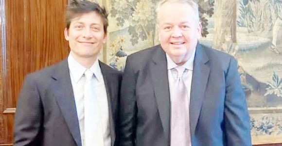 Santiago Caputo recibió a Barry Bennett, estratega de Trump en Casa Rosada
