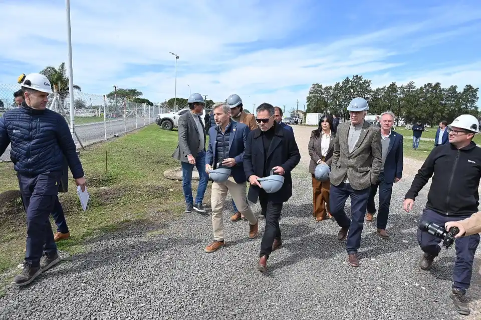 Frigerio visitó la planta de Calisa y respaldó una millonaria inversión que generará más de 100 empleos