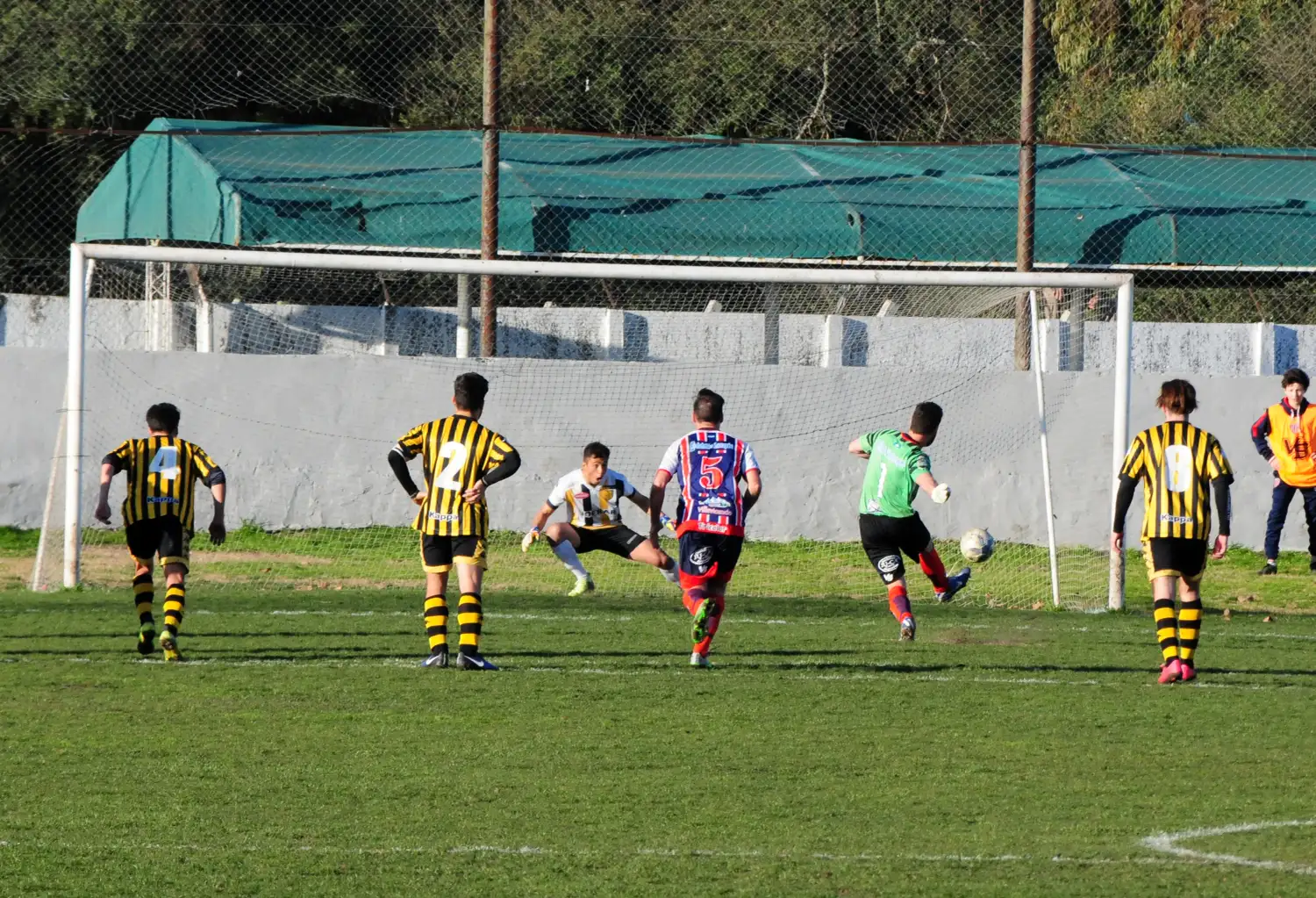 Ferro tuvo una ráfaga y la aprovechó para ganar