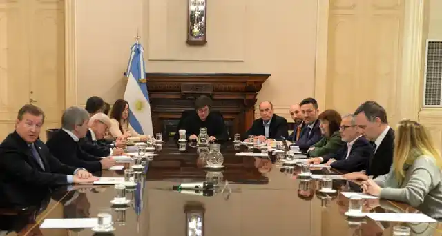 Pettovello ausente en la reunión de Gabinete en día de rumores